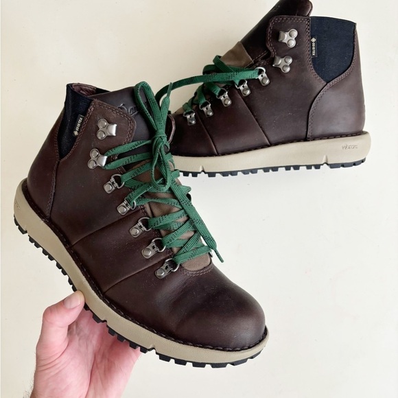 Danner Men’s Vertigo 917 Boot Size 9.5 Dark Brown Java Leather Upper Goretex
